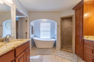 master bath with soaker tub